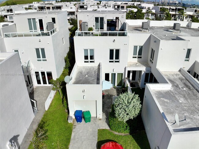 Building Photo - 6320 NW 104th Path