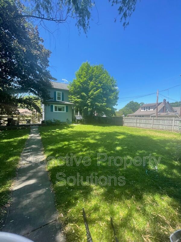 Building Photo - 528 Lindbergh Avenue