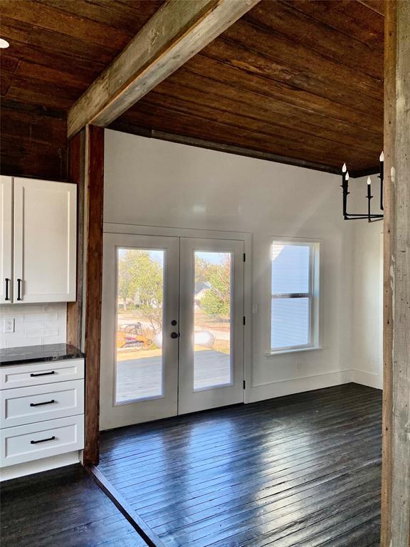 Building Photo - 305 Hall St