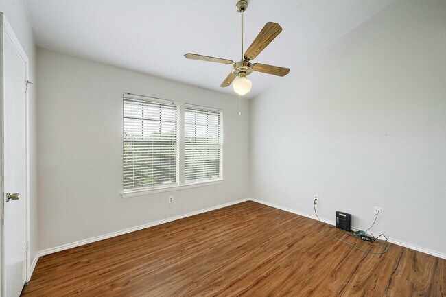 Building Photo - 1411 Gracy Farms Ln