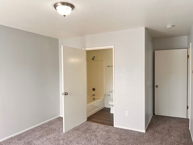 Building Photo - 8600 Lyn River Ct