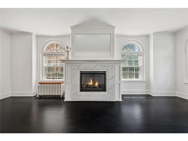 Building Photo - 1785 Dupont Ave S