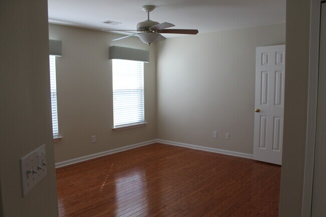 Building Photo - 4648 Fringetree Dr