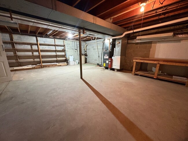 Building Photo - 4 Bedroom Single Family Home Available in ...