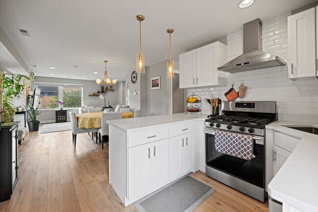 Building Photo - 5519 5th St NE