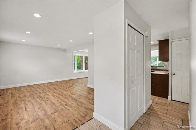 Building Photo - 12800 Daily Dr