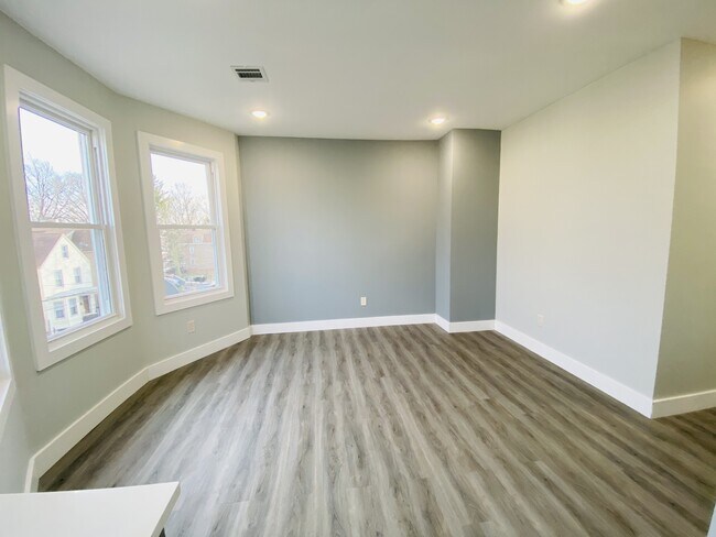 Building Photo - 791 S 15th St