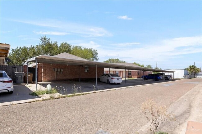Building Photo - 2717 W Ringold Cir