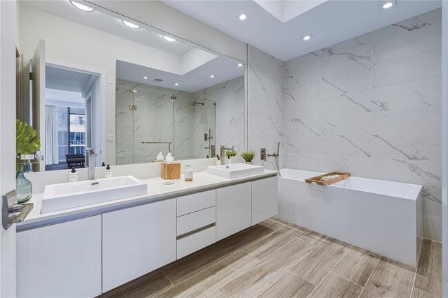 Building Photo - 3100 N Ocean Dr