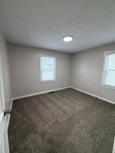 Building Photo - 3005 Linwood Ave