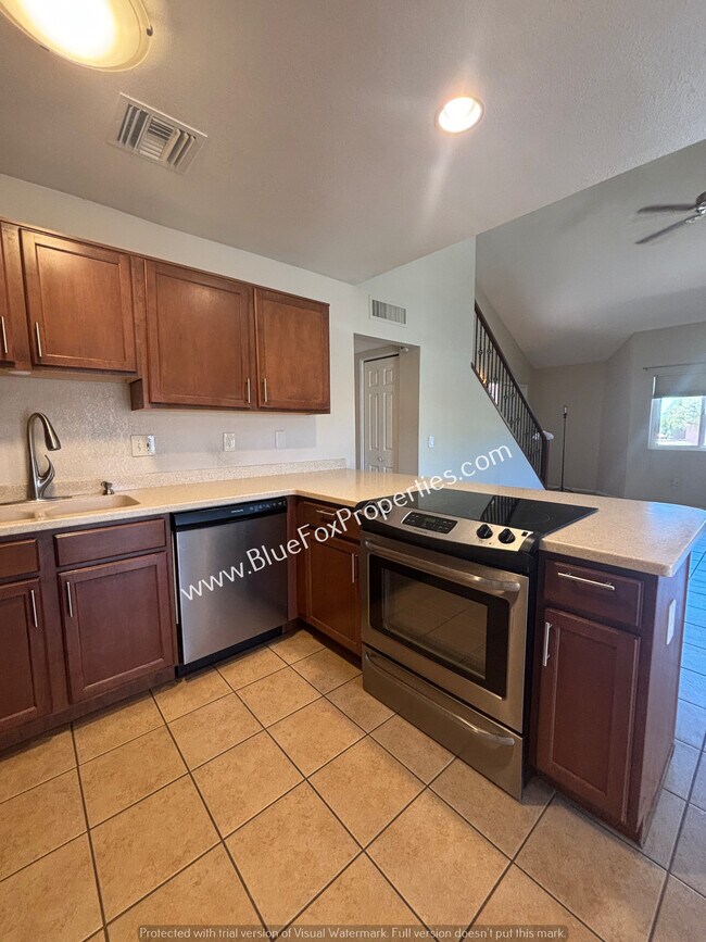 Building Photo - 5051 N Sabino Canyon Rd