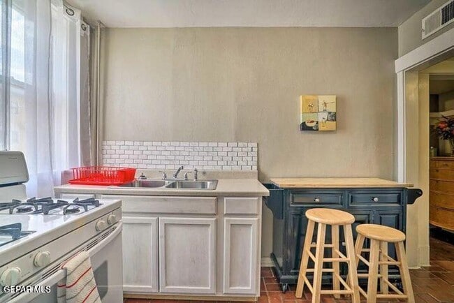 Building Photo - 505 W Missouri Ave