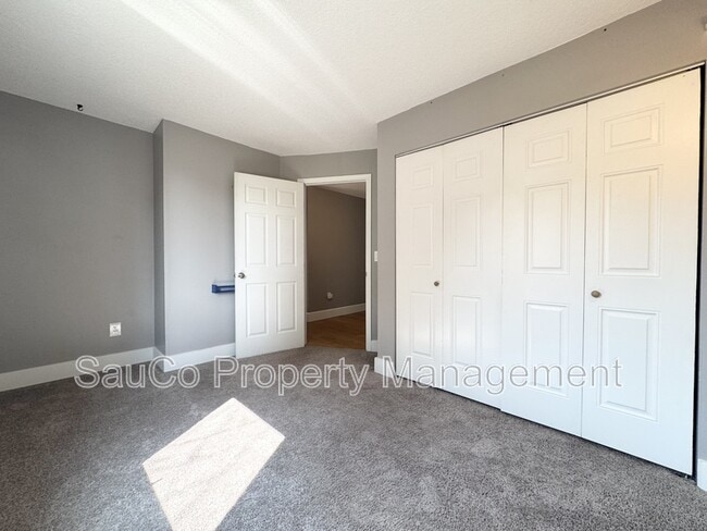 Building Photo - 6543 SE Borwick St