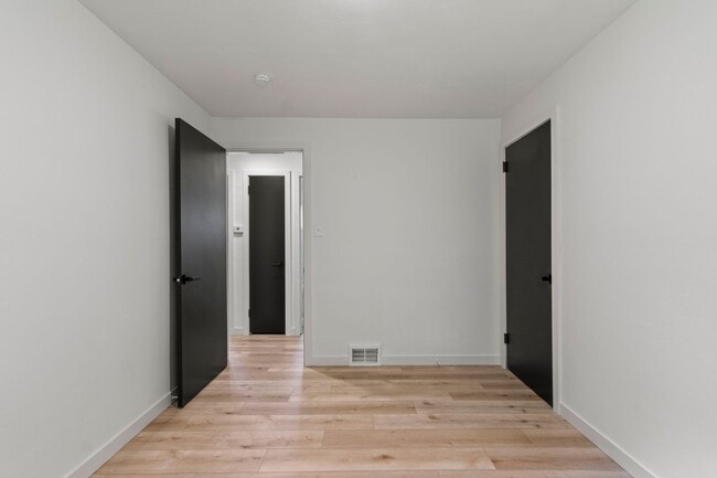 Building Photo - 131 S Joslyn Dr