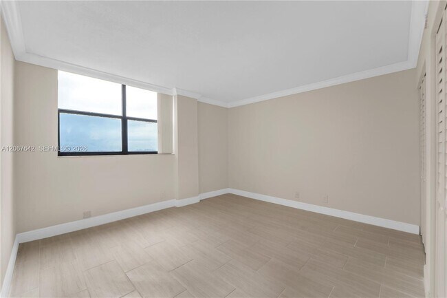 Building Photo - 290 174th St