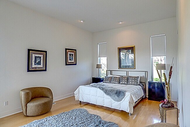 Building Photo - 108 Lost Oak Ct