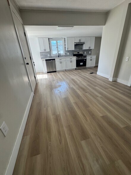 Building Photo - 15 Moody St