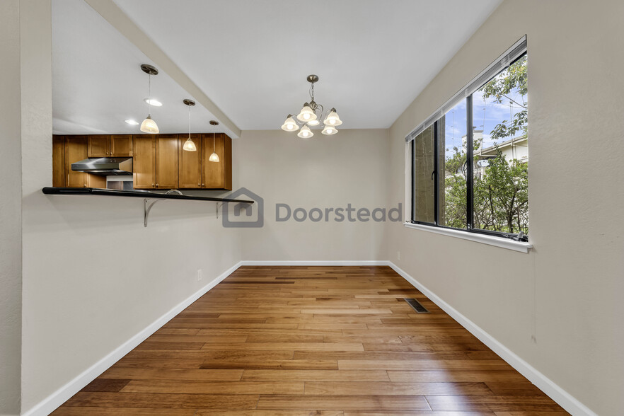 Building Photo - 641 Stonegate Dr