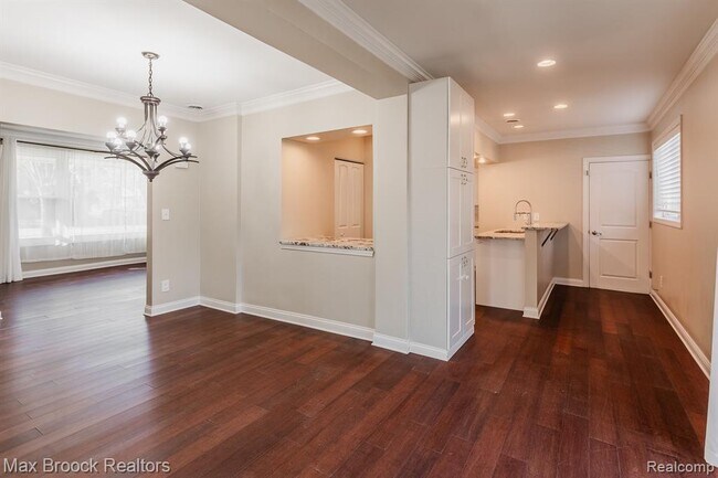 Building Photo - 1610 Yosemite Blvd