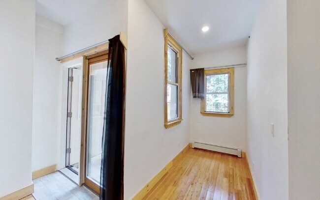 Building Photo - 441 Bainbridge St.