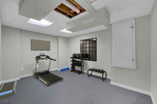 Building Photo - 107 Wimbledon Square