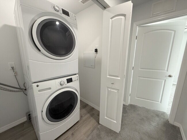 Building Photo - Waterfront 3 bedroom townhome with dock!