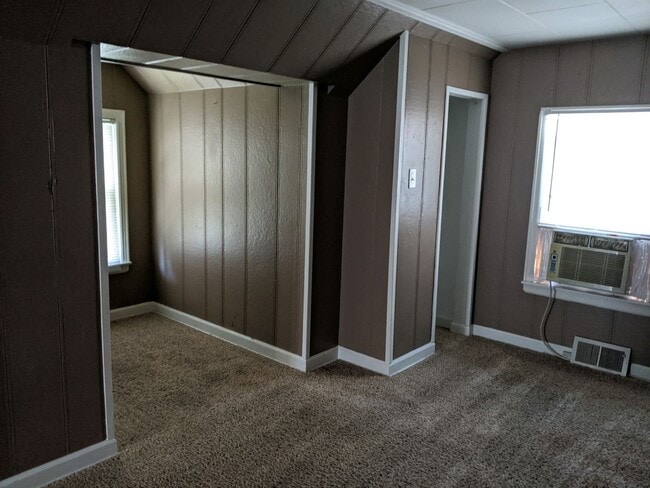 Building Photo - 3 bedroom home