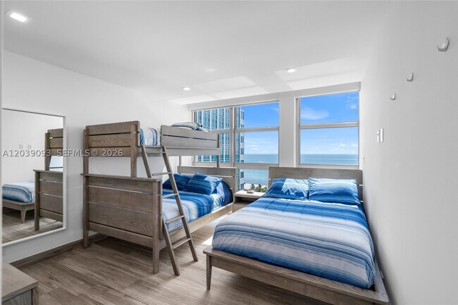 Building Photo - 5055 Collins Ave