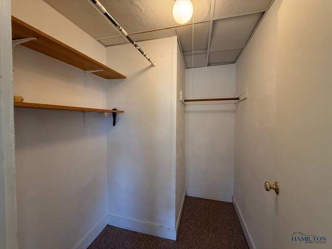 Building Photo - Montgomery St - 008