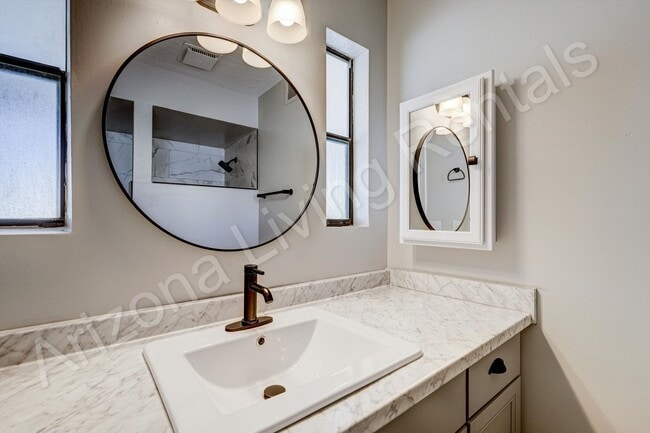 Building Photo - RENOVATED CUL-DE-SAC HOME