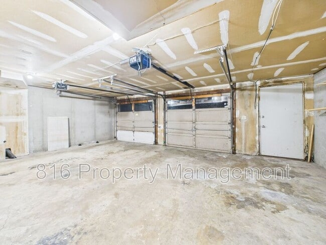 Building Photo - 7939 NW 79th Pl