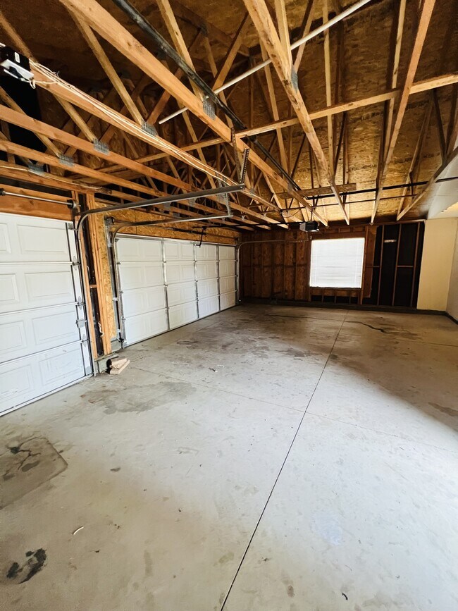 Building Photo - 31182 Amsterdam Rd