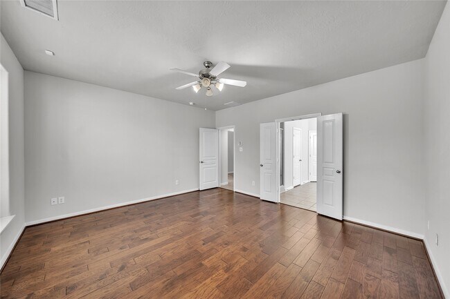 Building Photo - 17426 Memorial Blossom Dr