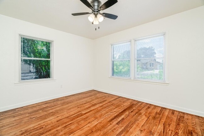 Building Photo - Super nice 5 Bedroom 3 bath property for r...