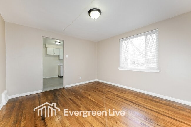 Building Photo - 919 Elizabeth St