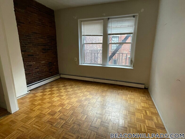 Building Photo - 40 Anderson St