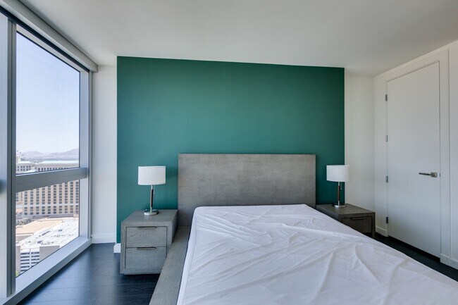 Building Photo - 4471 Dean Martin Dr