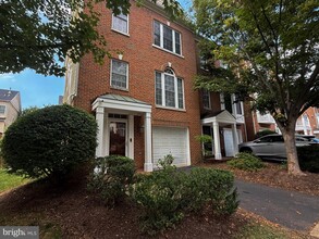 Building Photo - 4228 Lower Park Dr