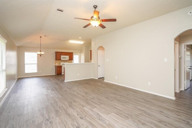 Building Photo - 7907 Flowing Oak Ln