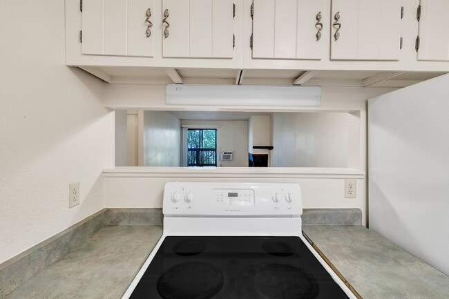 Building Photo - Cozy 2-Bedroom Condo Near CMU & St. Mary’s...