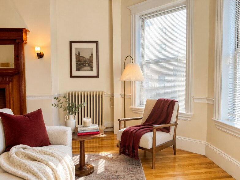 Building Photo - 871 Beacon St