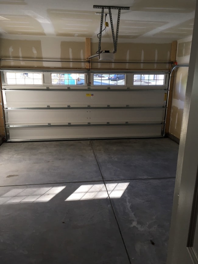 Building Photo - 1444 Salem Creek Dr