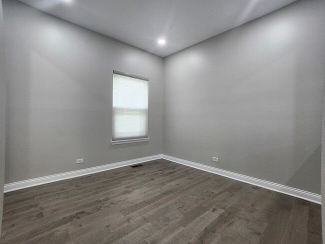Building Photo - 3832 Baybrook Dr