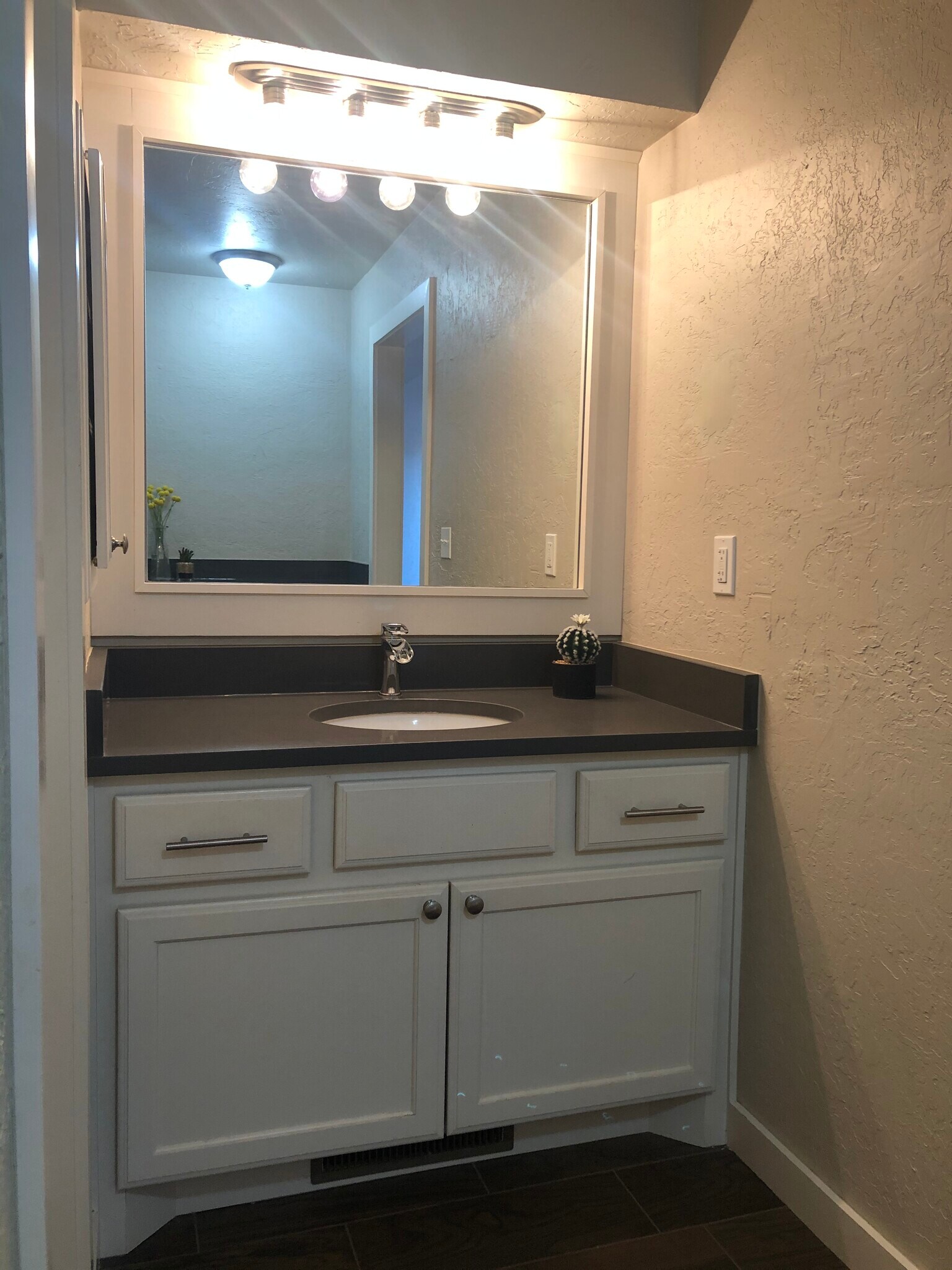 Building Photo - 2901 Rosewood Ln