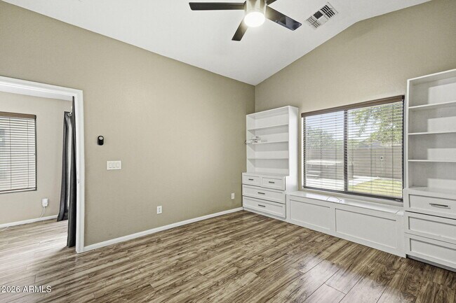 Building Photo - 1413 E Leslie Ave