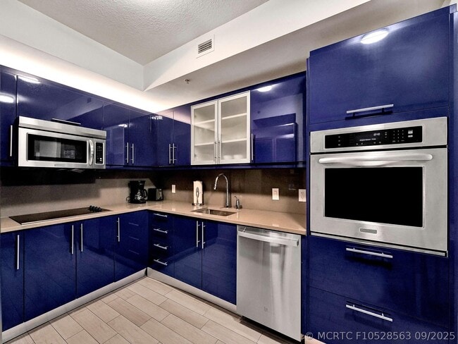 Building Photo - 3101 Bayshore Dr