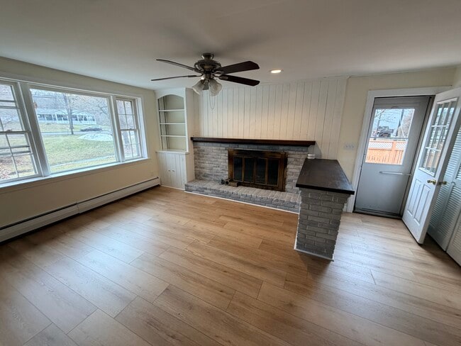 Building Photo - 2450 Foxon Rd