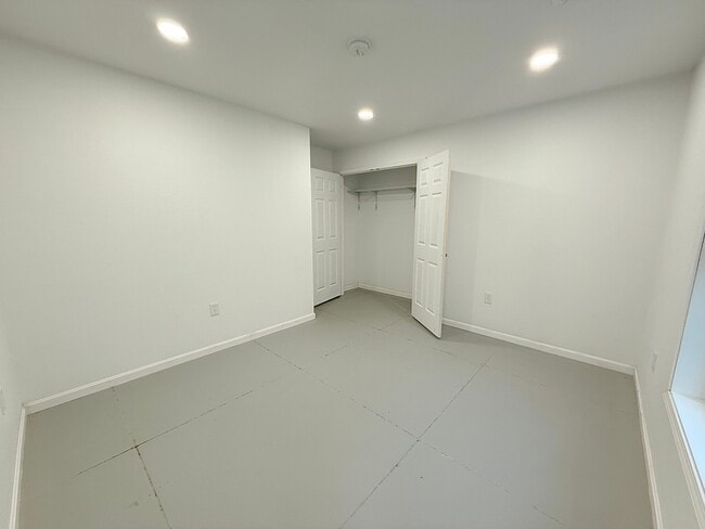 Building Photo - 1100 Red Roof Dr