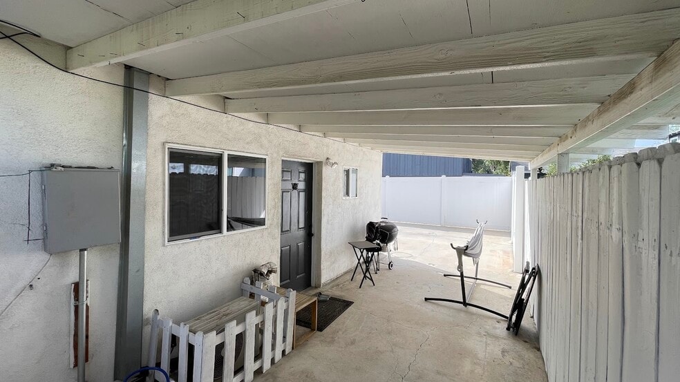 Building Photo - 10452 Balboa Blvd