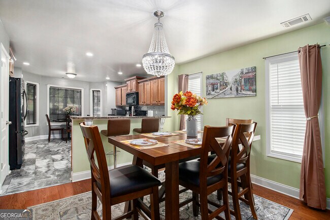 Building Photo - 4079 Essex Dr